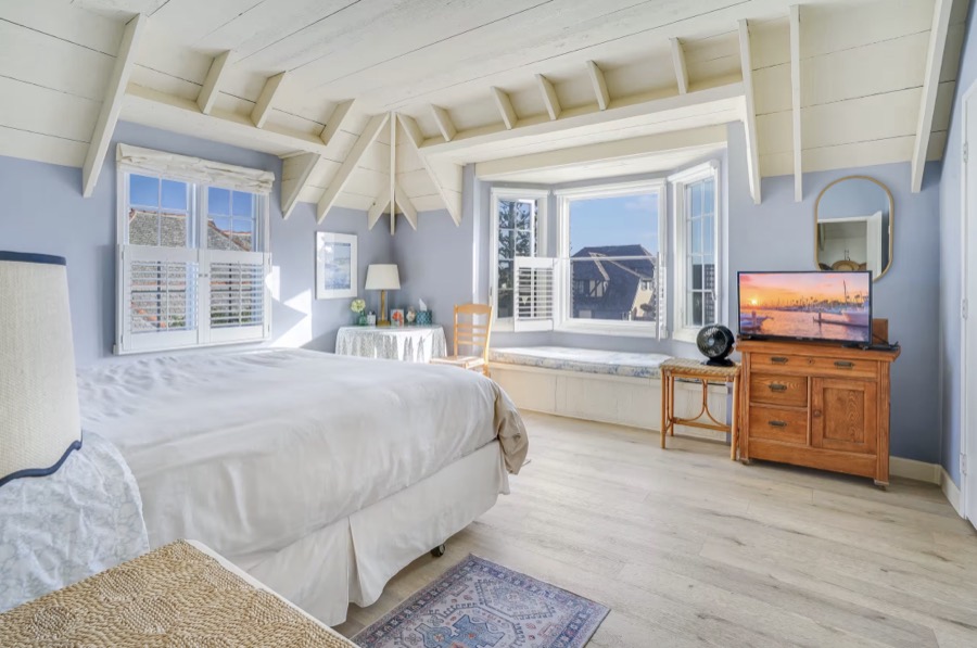 The ocean view master with a king bed and the Pacific beyond